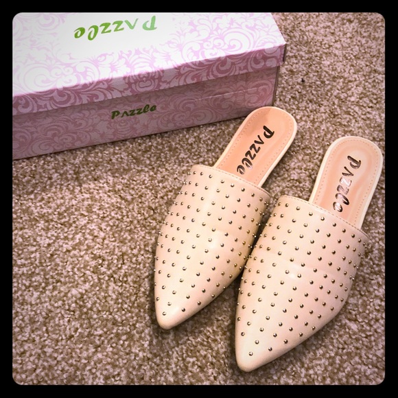 Shoes - NEW cream studded mules ❤️